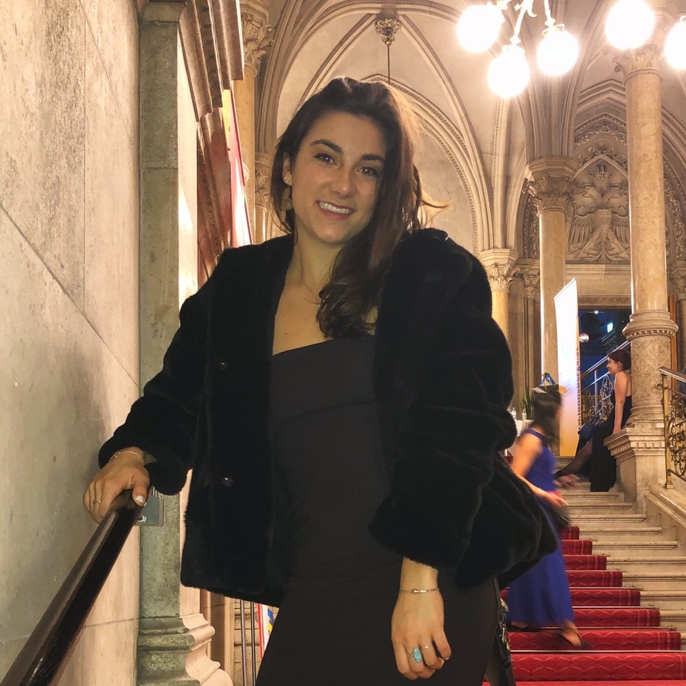 Meet your Posher, Julia